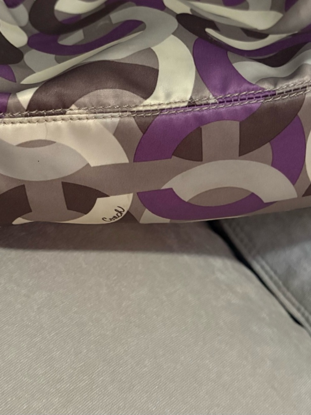 Coach Optic 10 Lavender Hobo - Picture 4 of 10